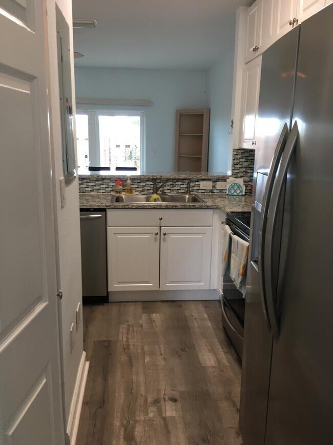 Building Photo - 1690 NE 33rd Ave