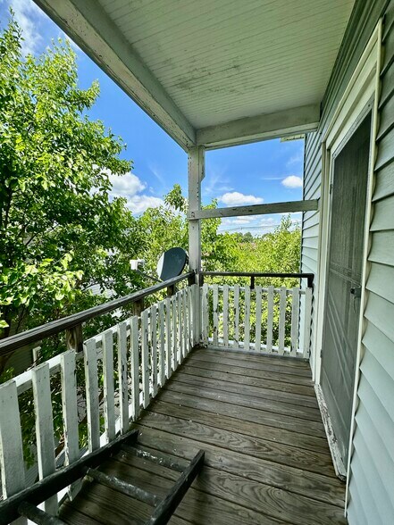 Building Photo - 52 Alaric St