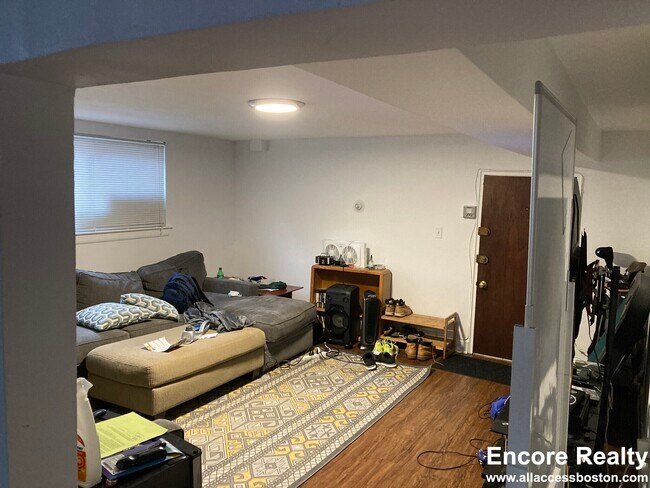 Building Photo - 61 Selkirk Rd