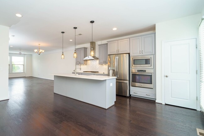Building Photo - 3 bedroom 3 bath townhouse in Brambleton