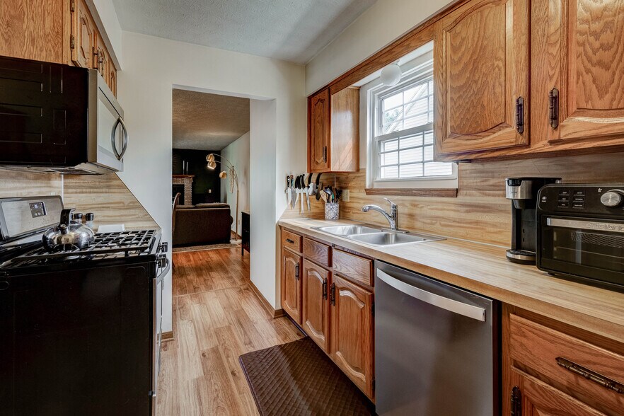 Building Photo - 6524 Blossomwood Cir NE