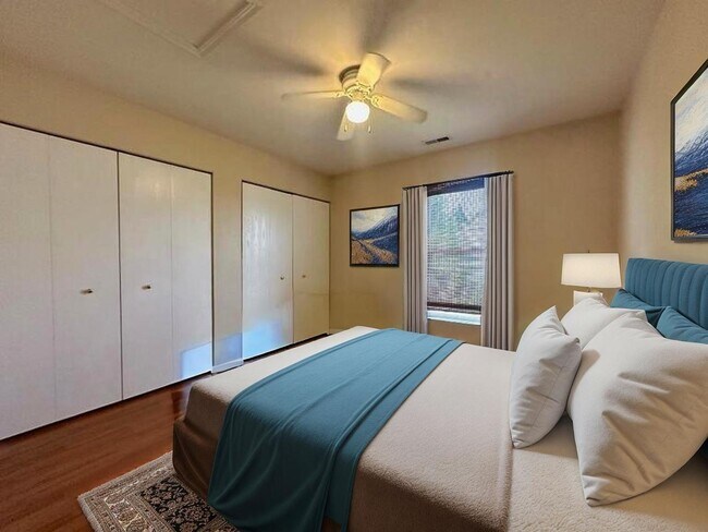 Building Photo - 3334 Bromley Ln