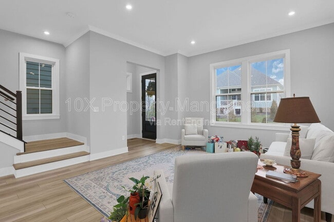 Building Photo - 105 Encore Park Bend