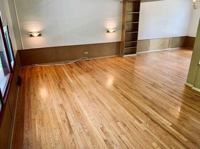 Building Photo - 9S174 Nantucket Dr