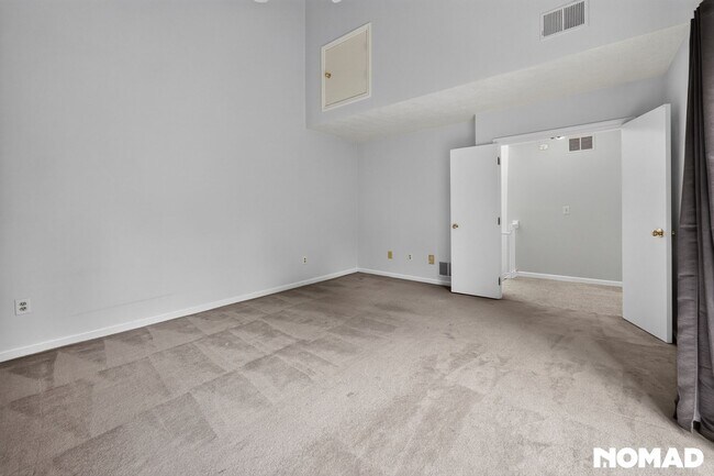 Building Photo - Spacious 3BR Condo in Ashland
