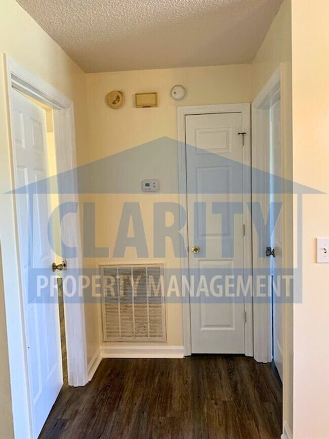 Building Photo - **766/768 Urbane Road NE