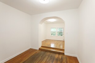 Building Photo - 1305 Orren St NE