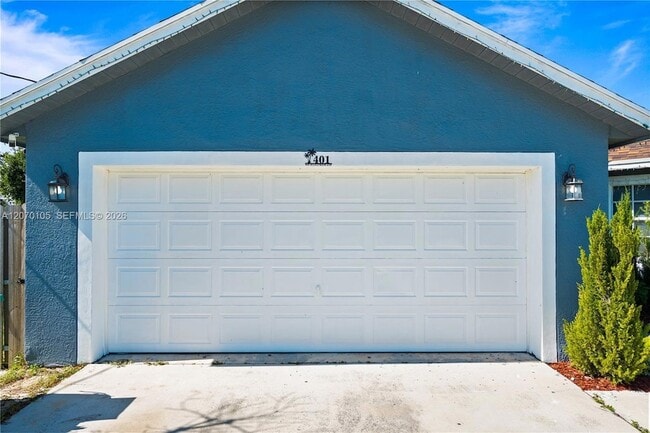 Building Photo - 401 NW Kilpatrick Ave