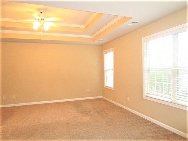 Building Photo - 2420 Queensboro Ln