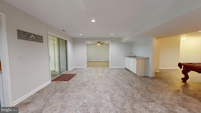 Building Photo - 9811 Fendale Ln