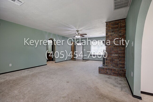 Building Photo - 10912 N Blackwelder Ave