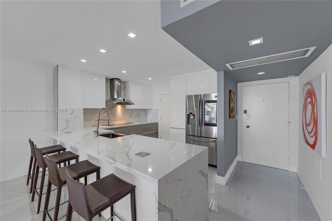 Building Photo - 5555 Collins Ave
