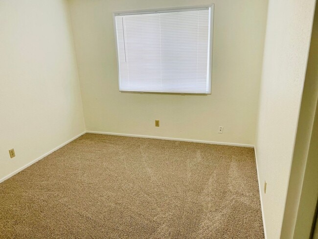 Building Photo - Wonderful South Salem Home in great neighborhood.