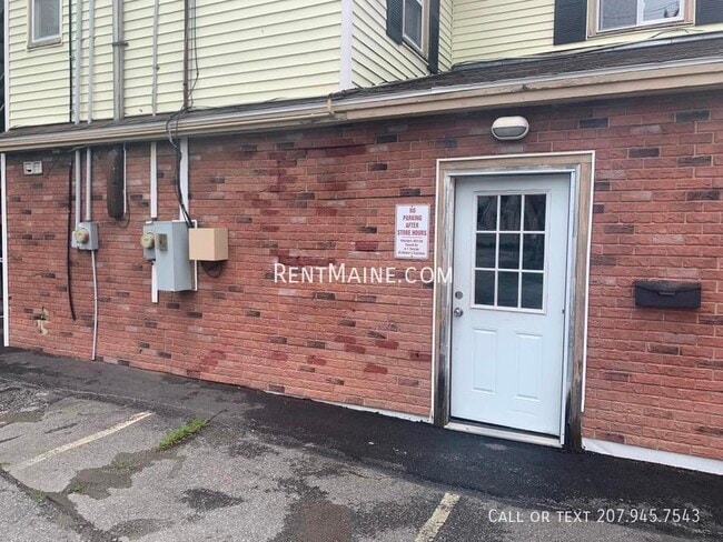 Building Photo - 575 Main St