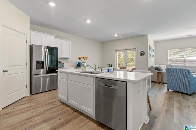 Building Photo - 5700 Post Oak Trl