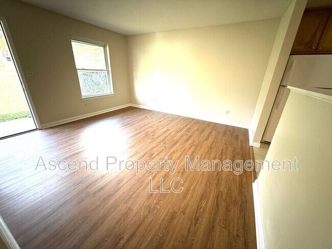 Building Photo - 5052 Eller Rd