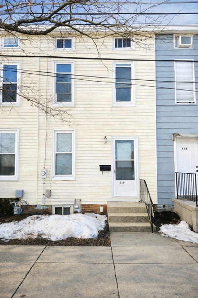 Building Photo - Beautifully Renovated Townhouse in York City