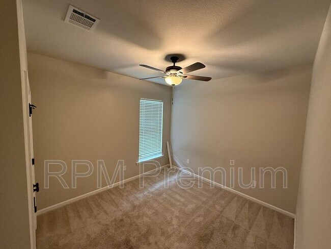 Building Photo - 39500 Ridgeland Dr