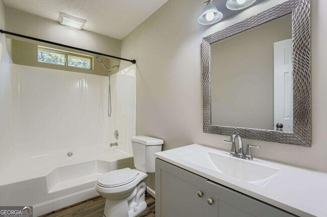 Building Photo - 1233 Waterton Trail