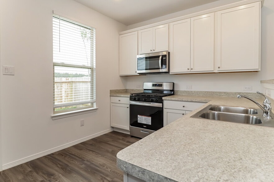 Building Photo - 16750 Rover Ln