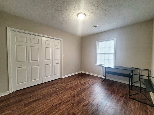 Building Photo - 316 Jones Ln