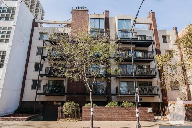 Primary Photo - 1 bedroom in Chicago IL 60610