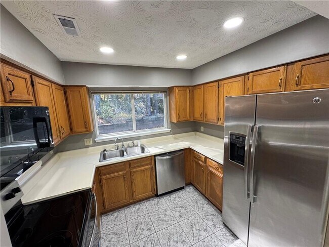 Building Photo - 2630 Garland Way