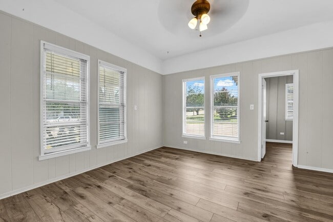 Building Photo - 200 SW 6th Ave