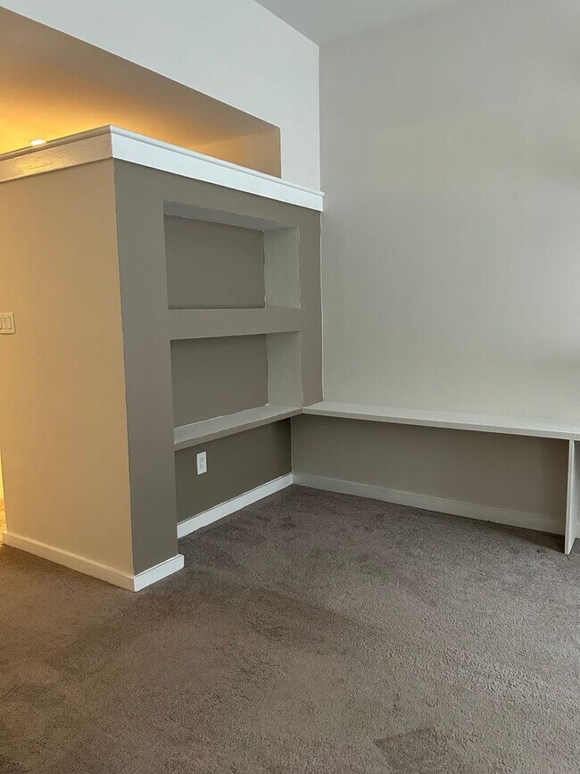 Building Photo - Bright Studio with lots of Built in shelving