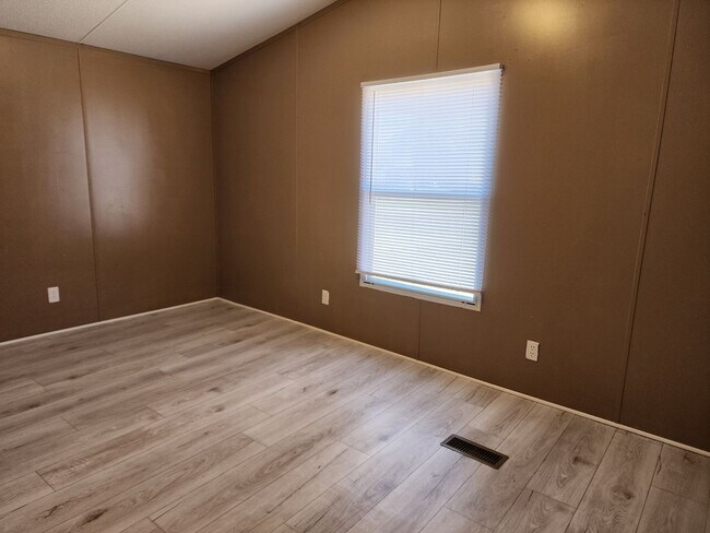 Building Photo - 1212 N Avenue K