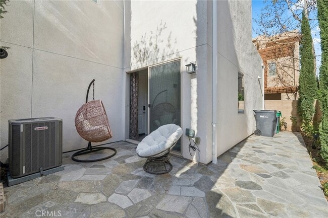 Building Photo - 121 Interval