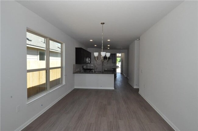 Building Photo - Great location in a quiet neighborhood! Pet Friendly!