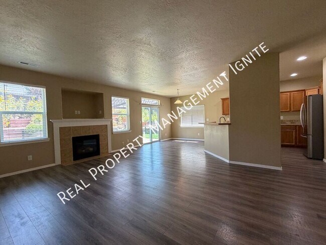 Building Photo - 332 SW Antler Ridge Ln