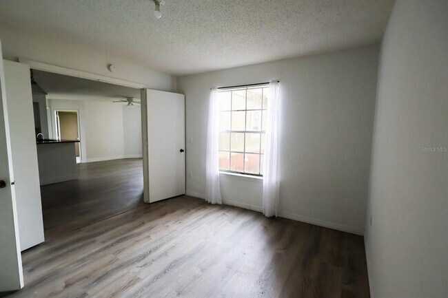 Building Photo - 405 Fountainhead Cir