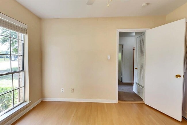 Building Photo - 2609 Richcreek Rd