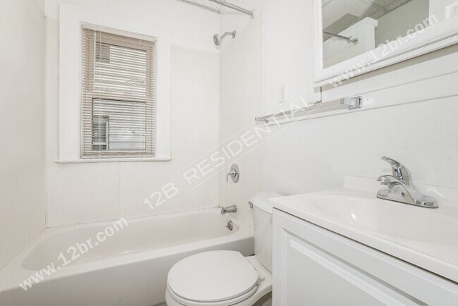 Building Photo - 2-Bedroom Down Unit and Large Kitchen