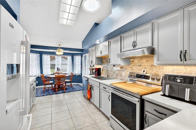 Building Photo - 9000 SW 91st Terrace