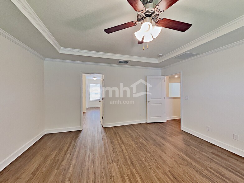 Building Photo - 3015 Creek Village Ln