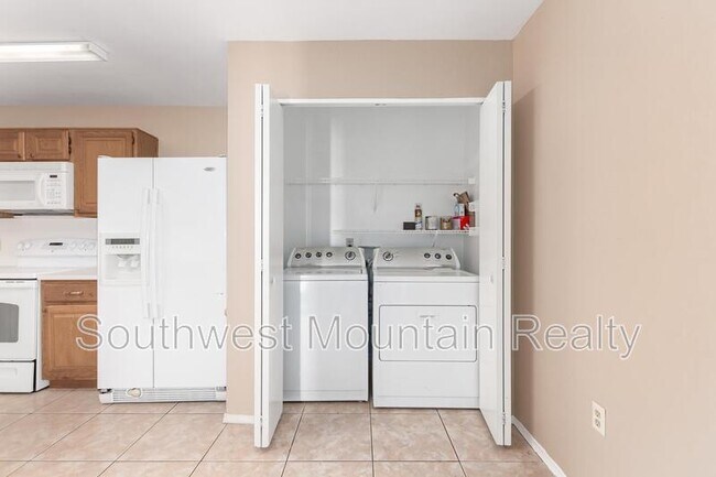 Building Photo - 541 N Granite St