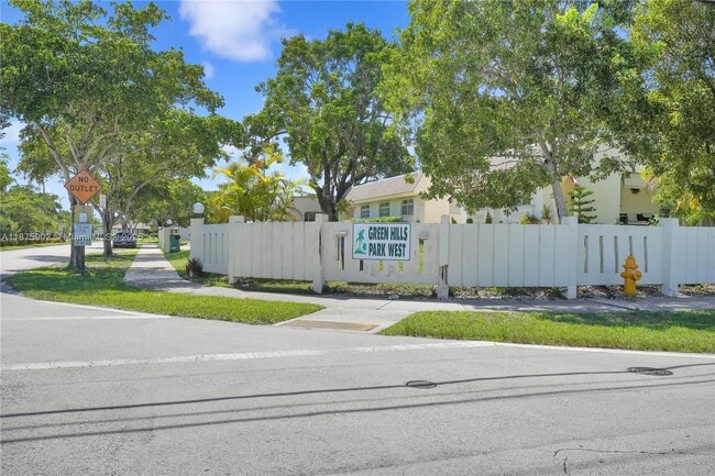 Building Photo - 17144 SW 112th Ct