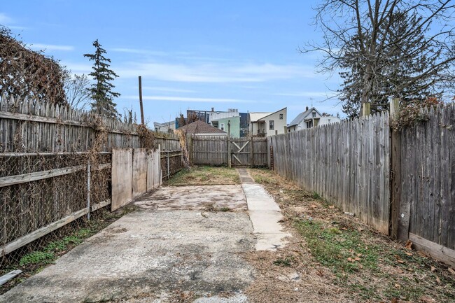 Building Photo - 2 bedroom 1 bathroom located in the heart of Carlisle