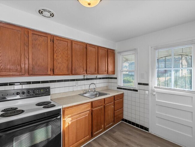 Building Photo - 1324 Odessa Dr