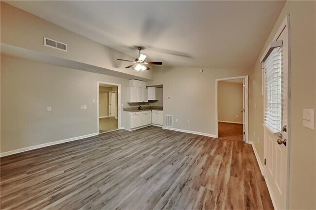 Building Photo - 3929 Lookout Point Dr