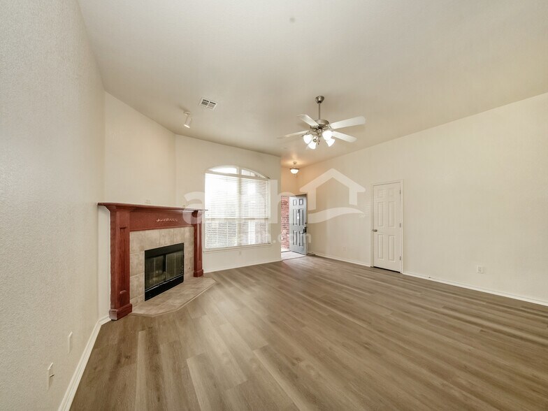 Building Photo - 4129 Queens Dr