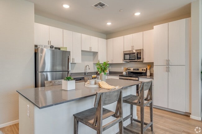 Building Photo - Town Surprise