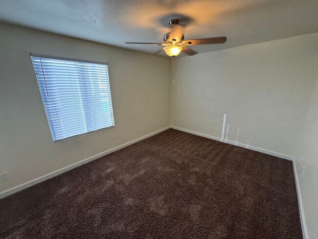 Building Photo - 6140 W Townley Ave