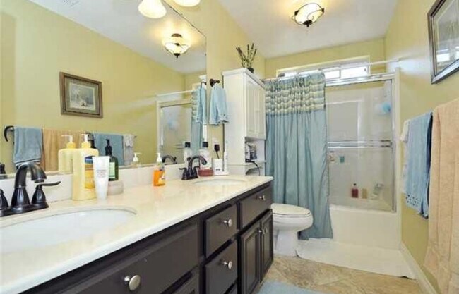 Building Photo - 552 Sipes Cir