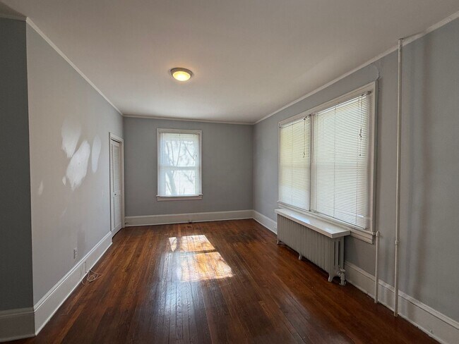 Building Photo - 1610 Hampton Ave SW