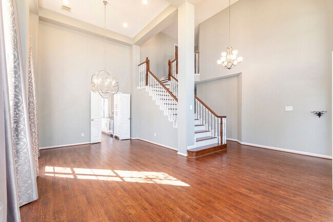Building Photo - Spacious 2-Story, 5-Bedroom Home with a Pool in The Woodlands