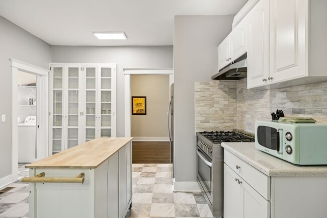 Building Photo - 920 Silverdene Pl